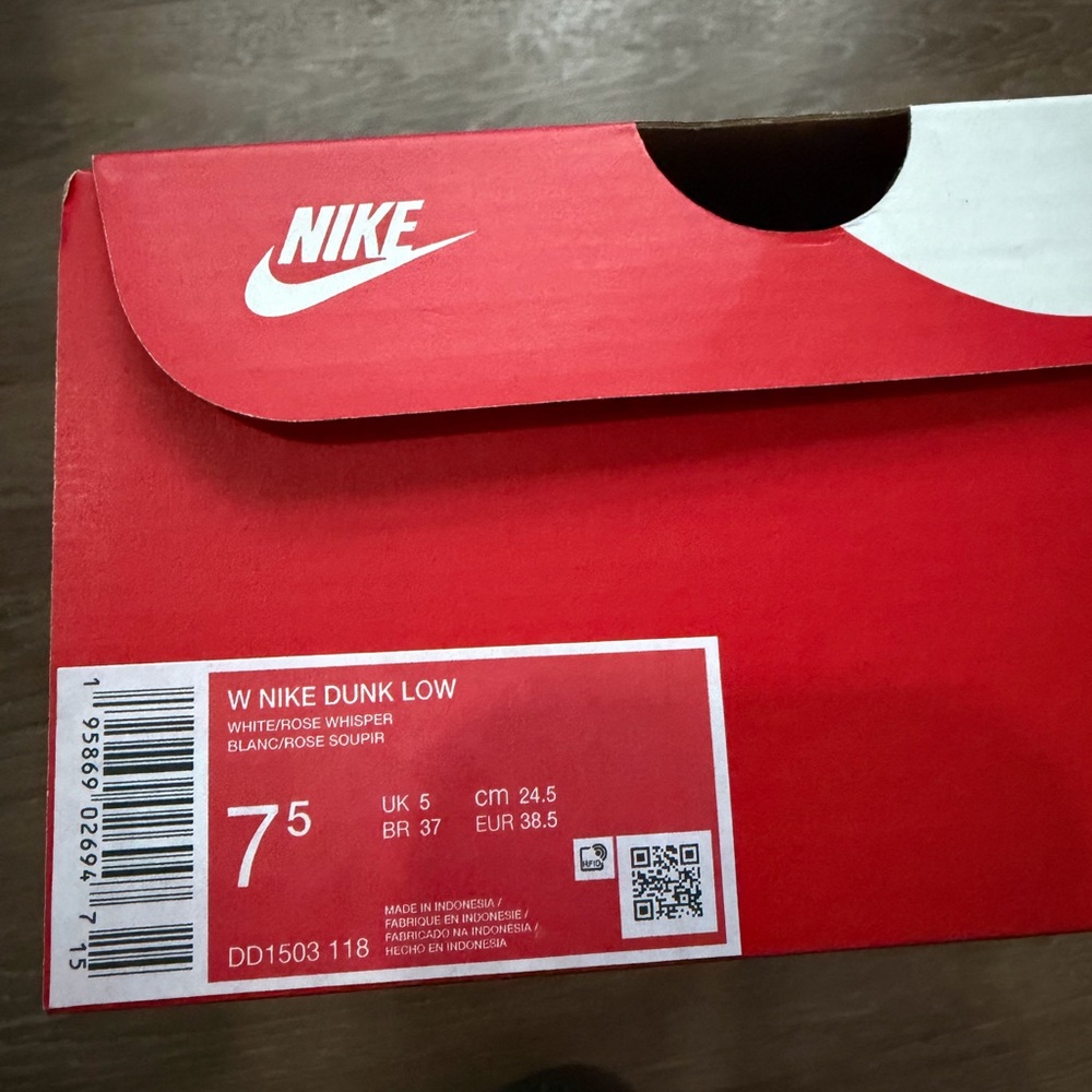 Nike Women's Dunk Low Size 7.5 - Picture 3 of 6